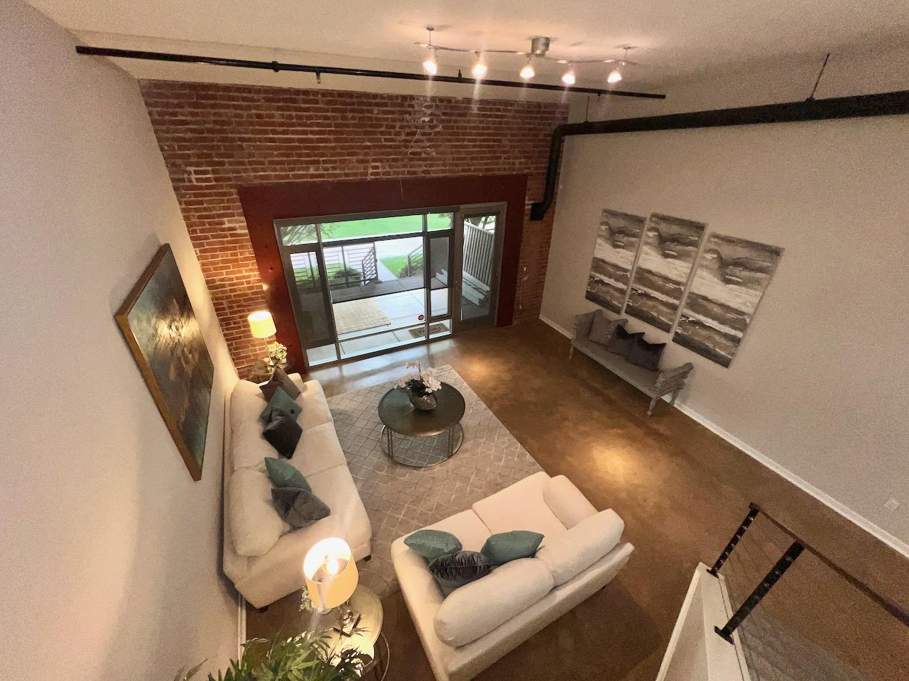 586 Manzana Place