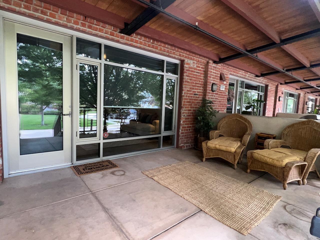 586 Manzana Place