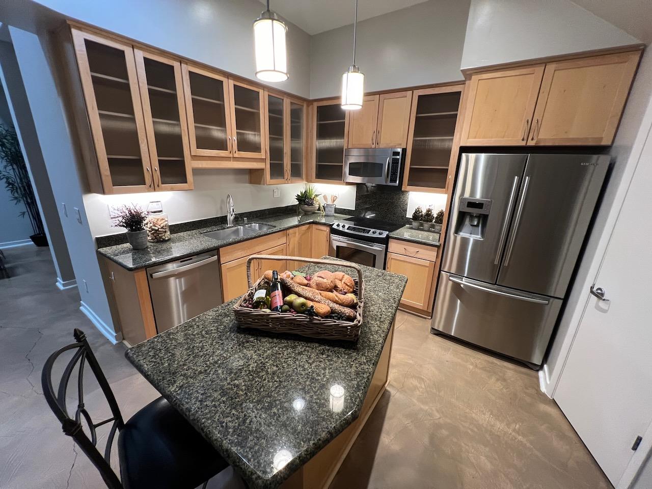 586 Manzana Place