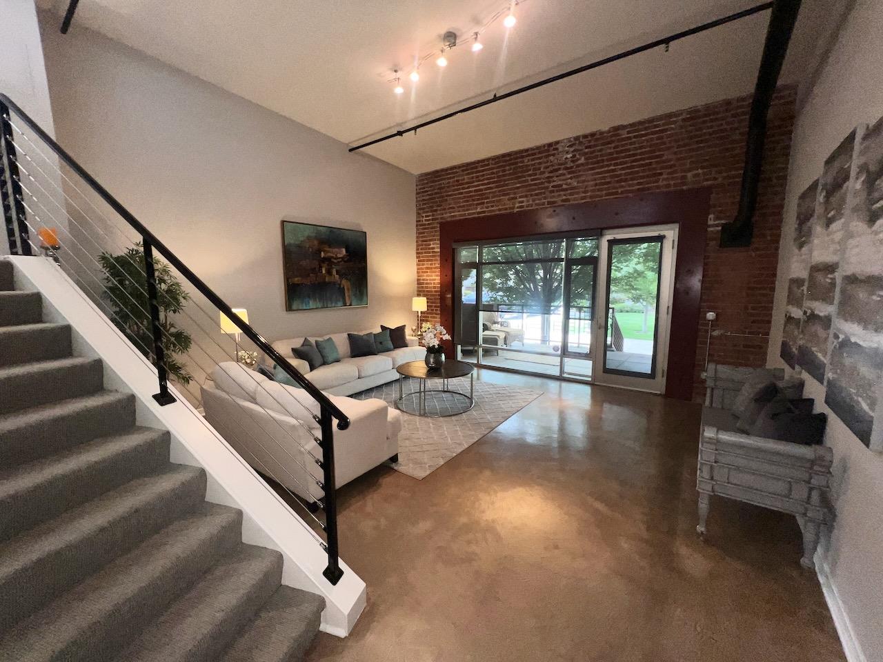 586 Manzana Place