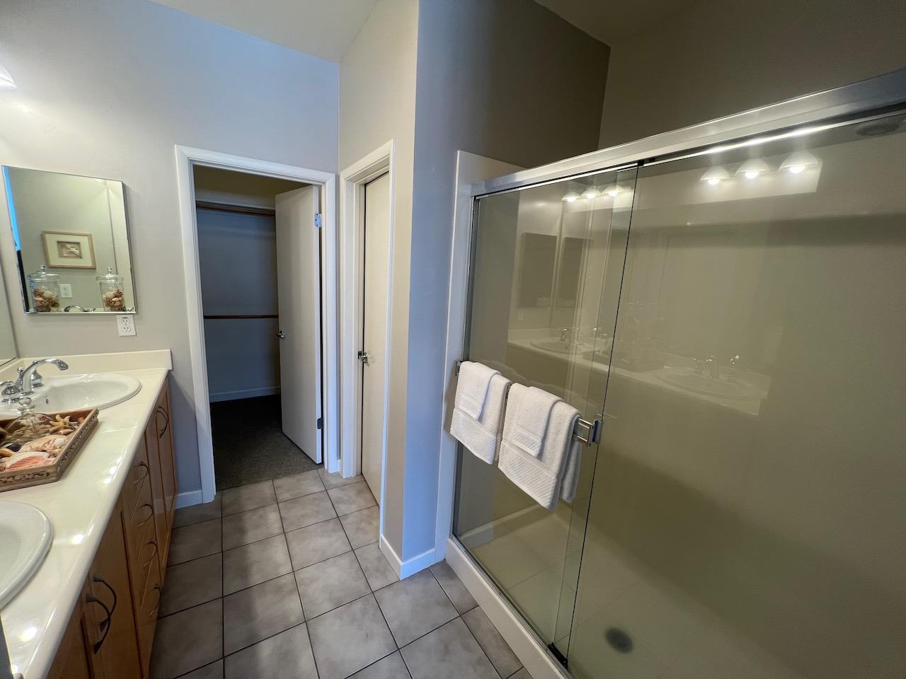 586 Manzana Place