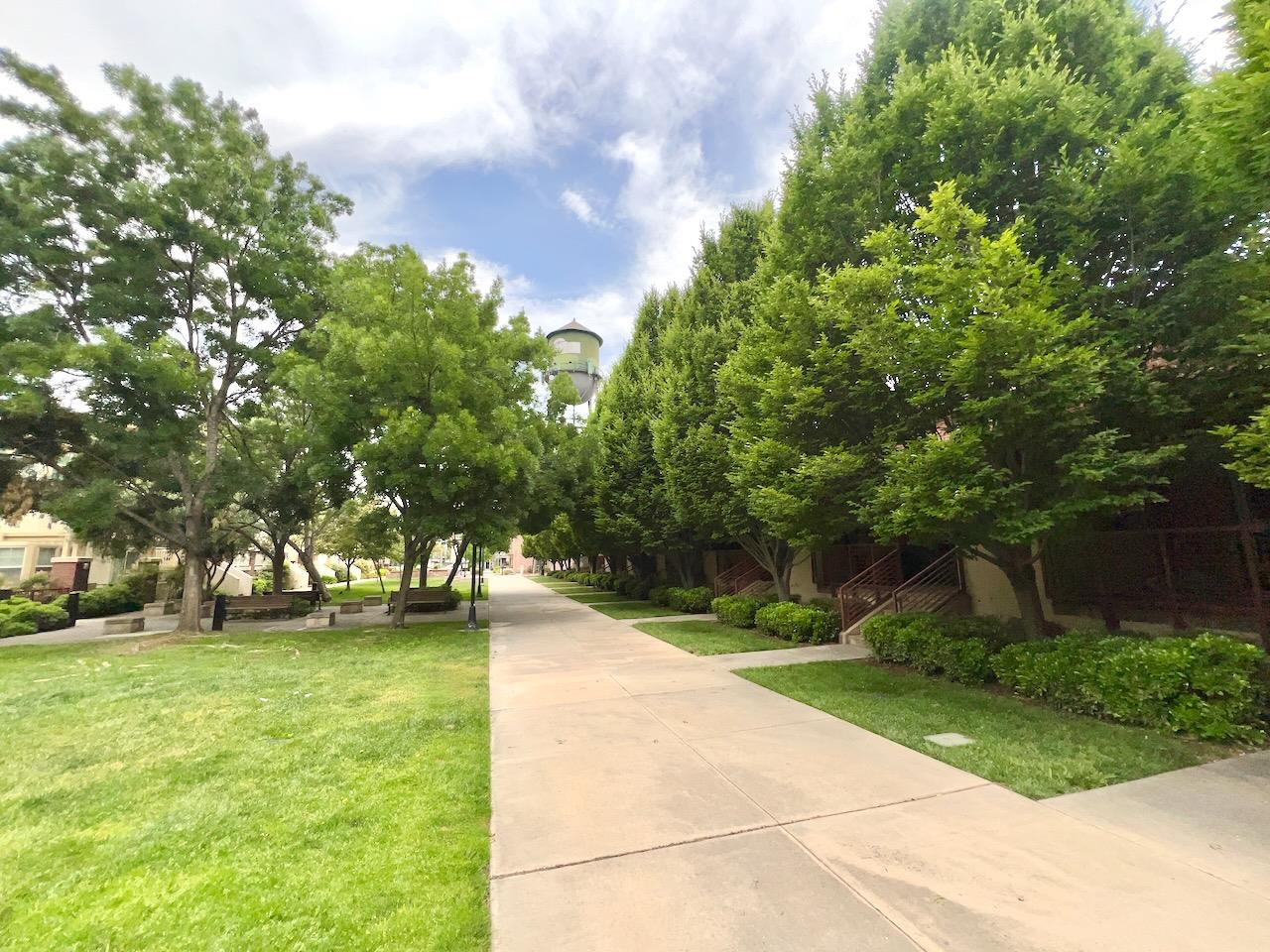 586 Manzana Place
