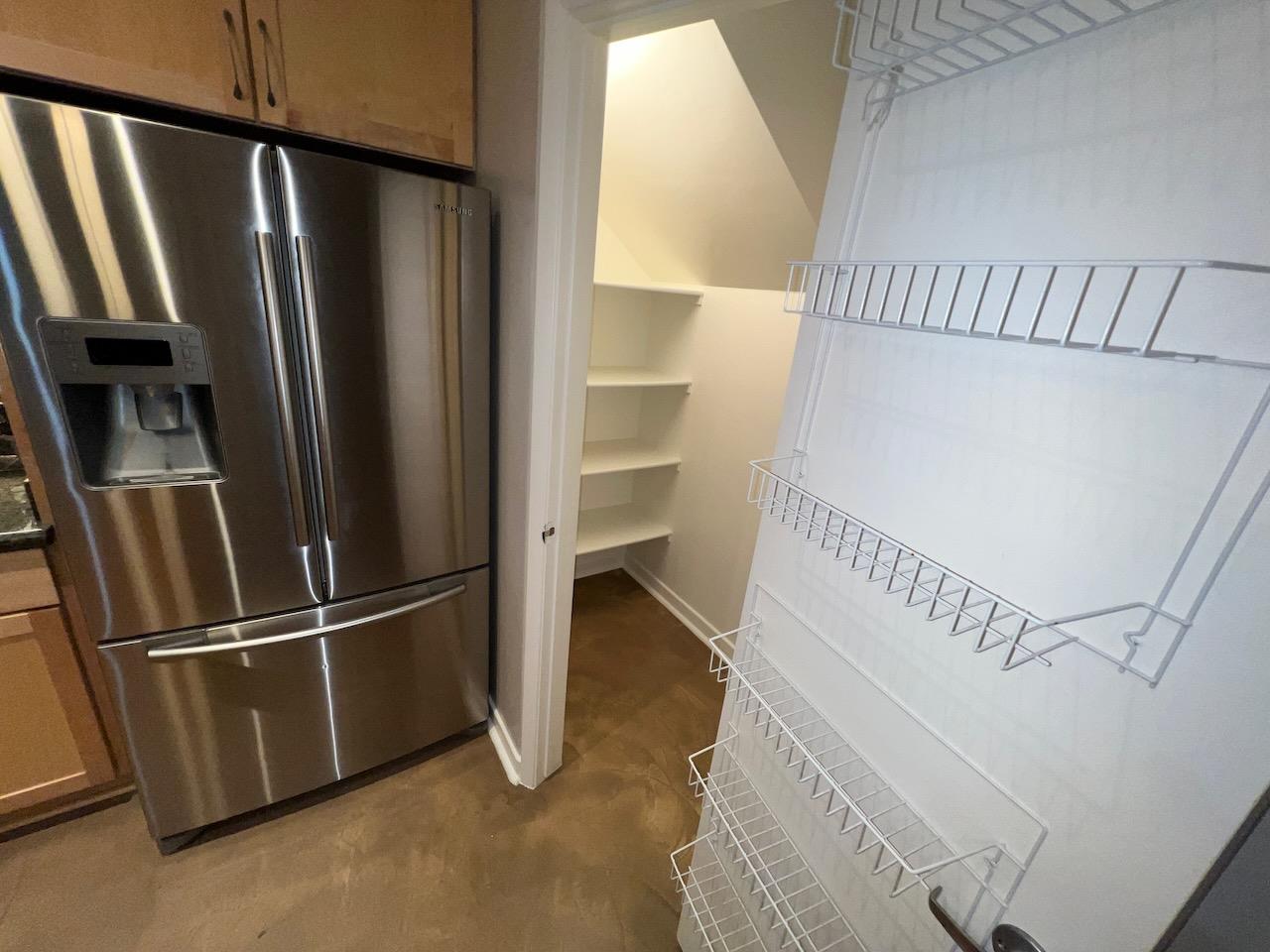 586 Manzana Place