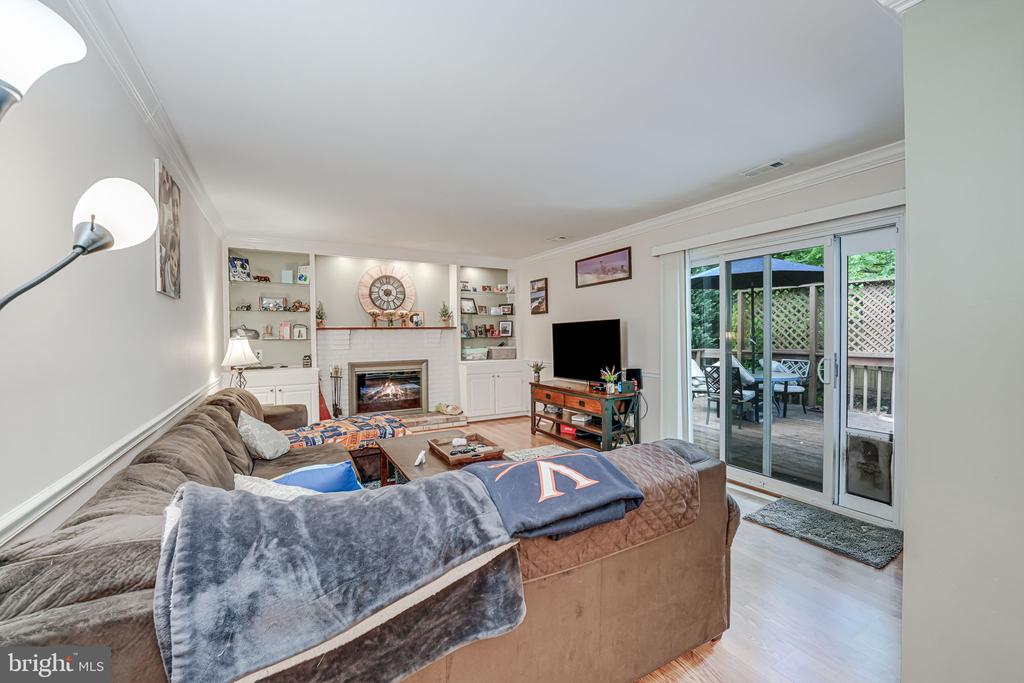 6907 SHACKLE PL