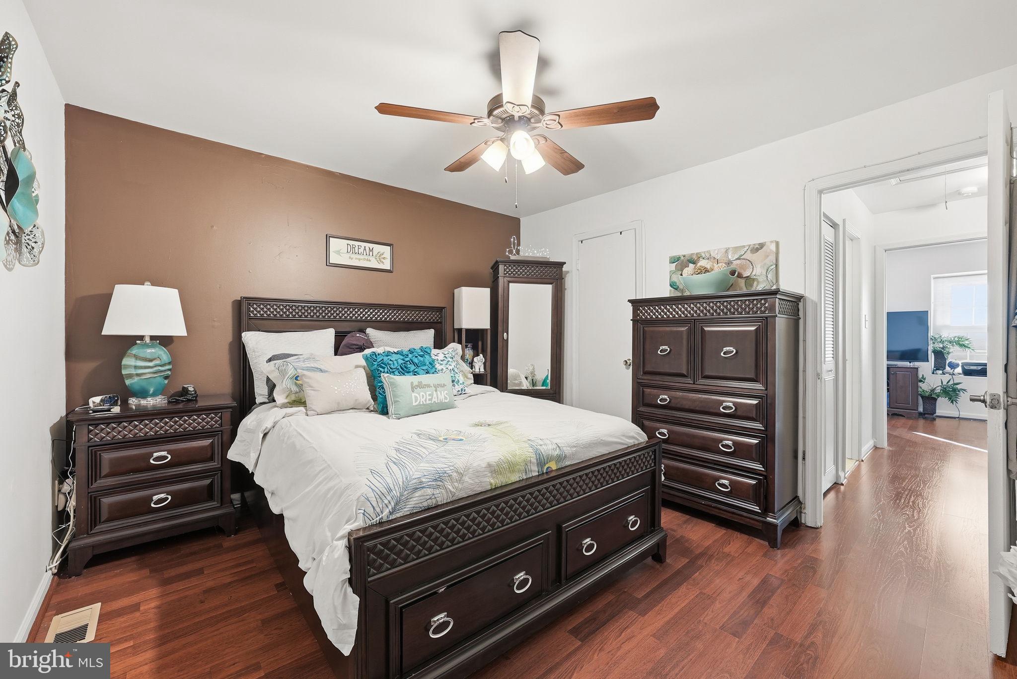 5513 WOODLAWN MANOR COURT