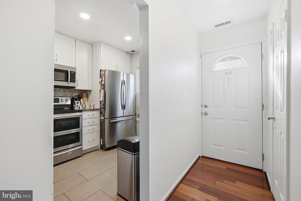 5513 WOODLAWN MANOR COURT
