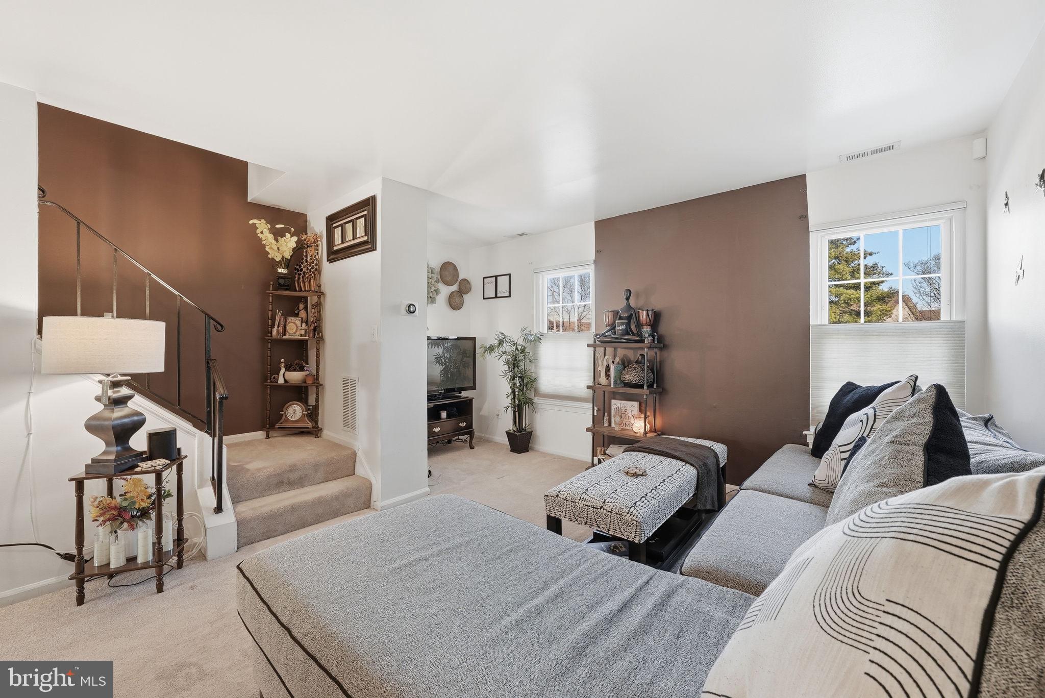 5513 WOODLAWN MANOR COURT