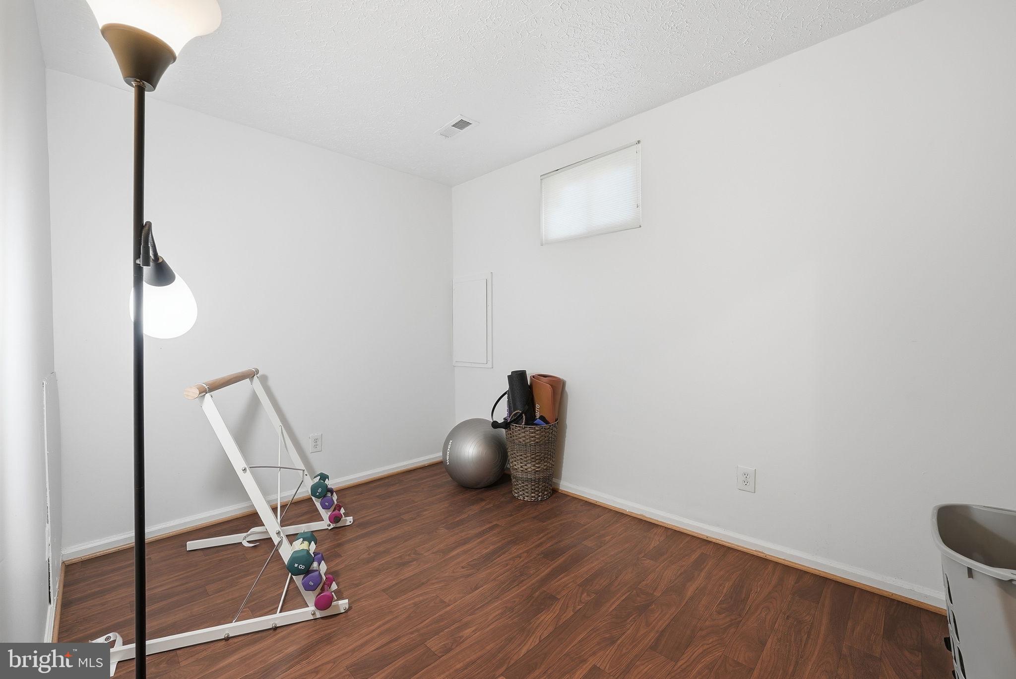 5513 WOODLAWN MANOR COURT