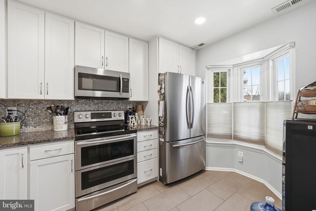 5513 WOODLAWN MANOR COURT
