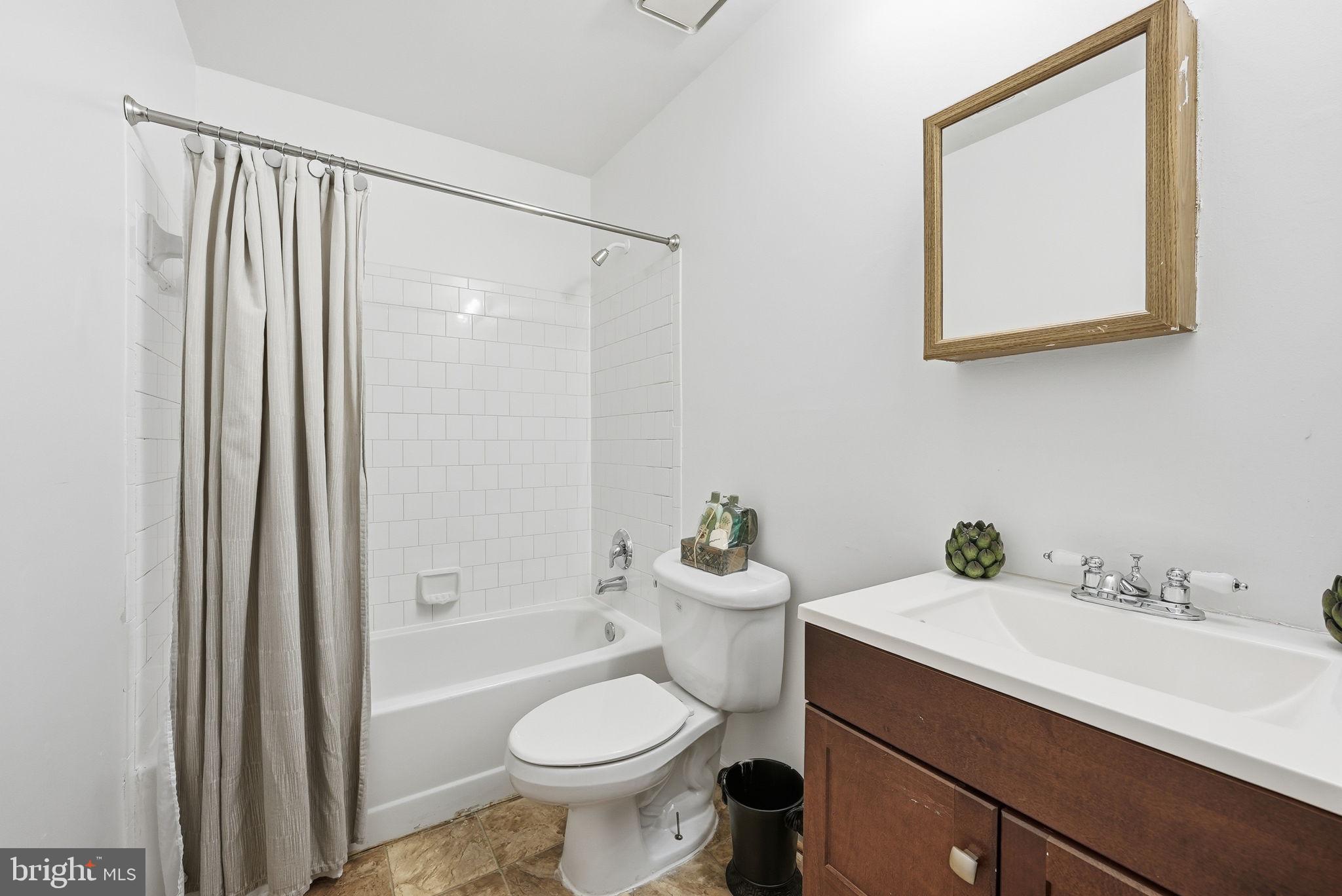 5513 WOODLAWN MANOR COURT