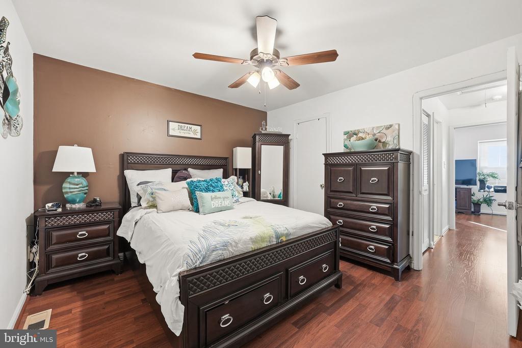 5513 WOODLAWN MANOR COURT
