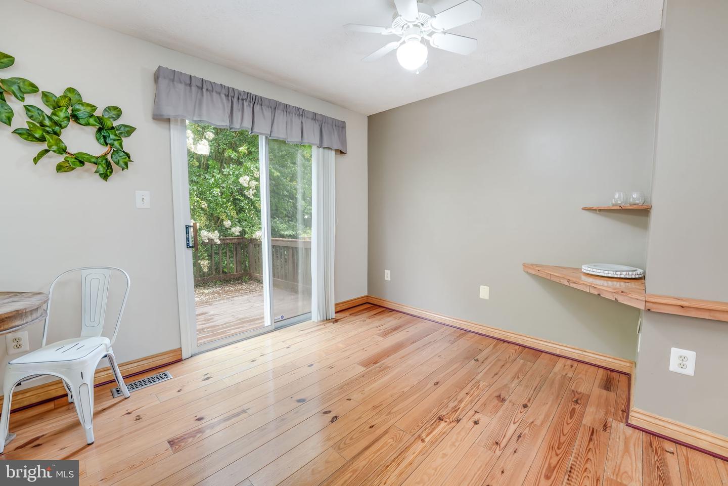 4156 la Mauricie Loop