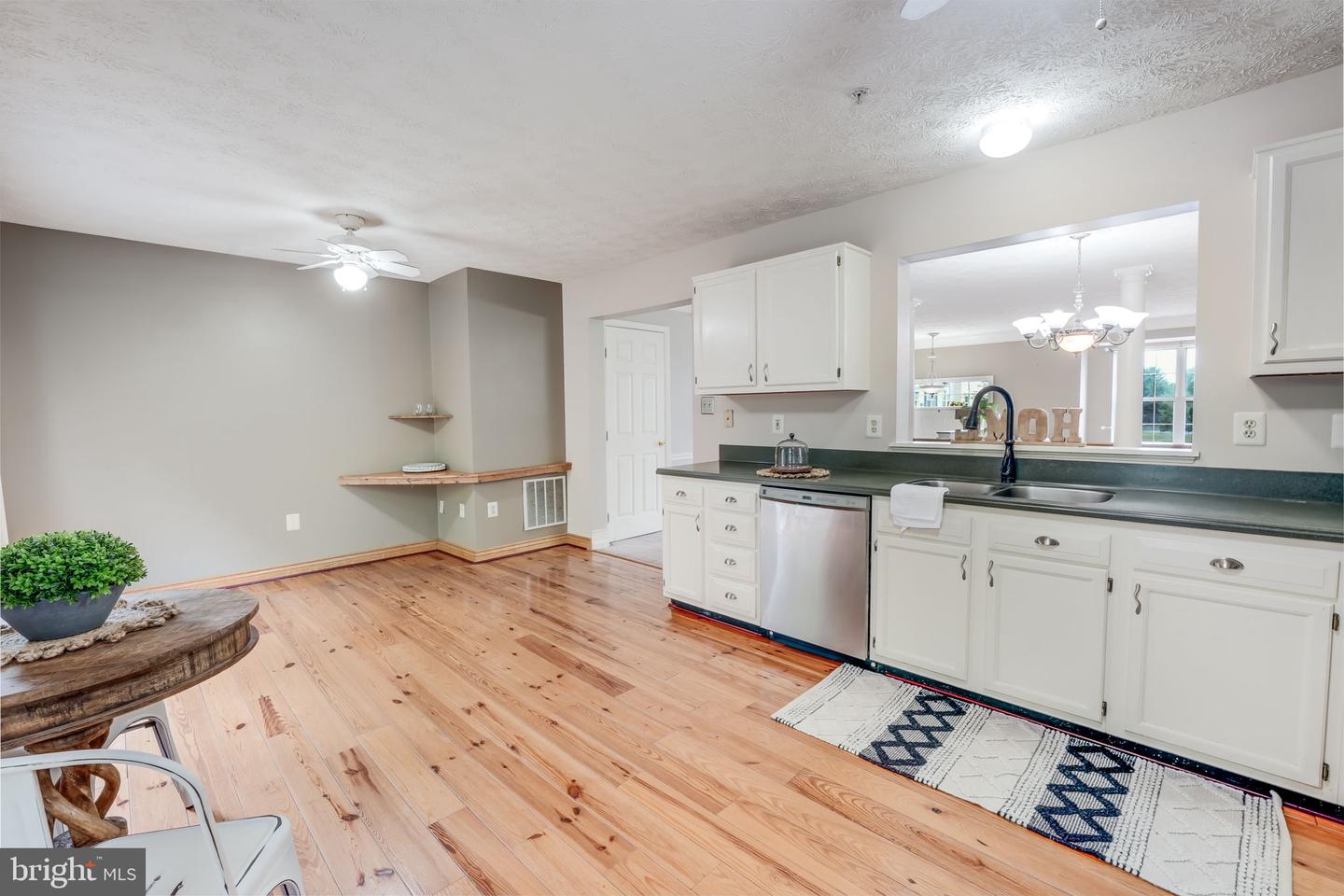 4156 la Mauricie Loop