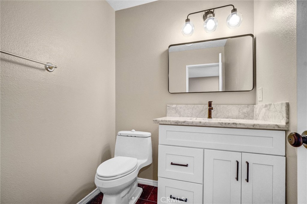401 Deerfield Avenue 84