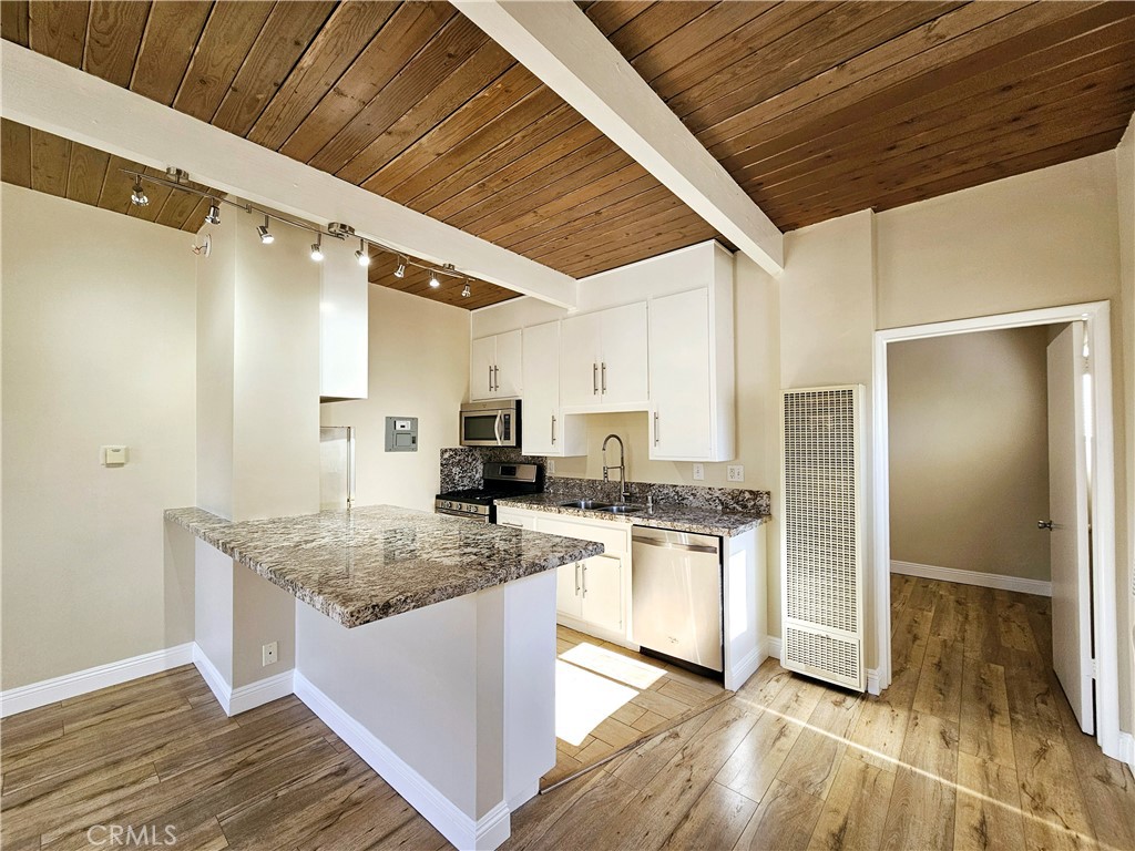 350 Loma Terrace B
