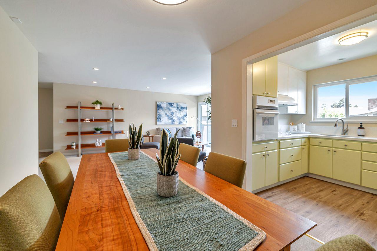 1240 Woodside RD 16