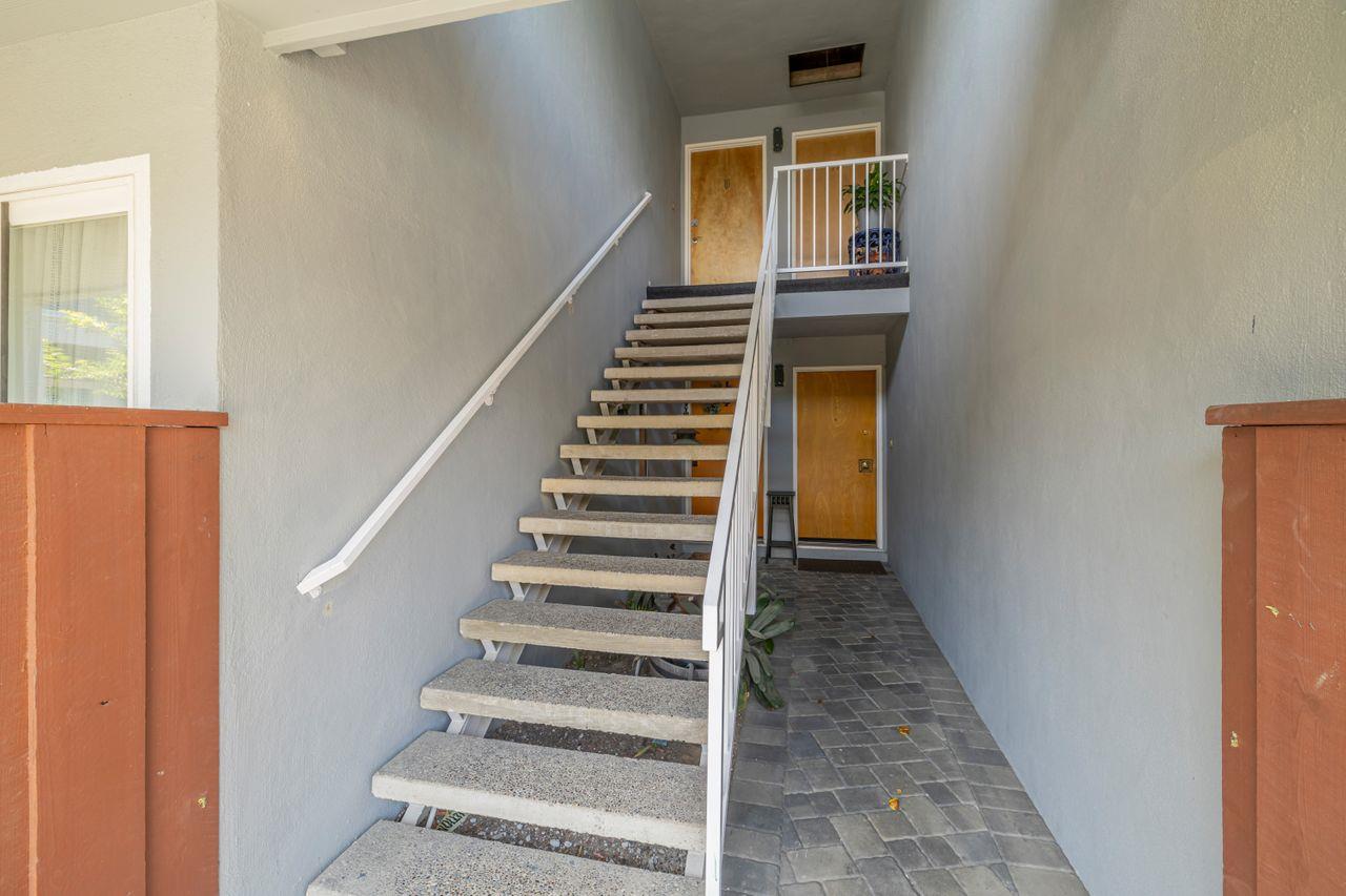 1240 Woodside RD 16