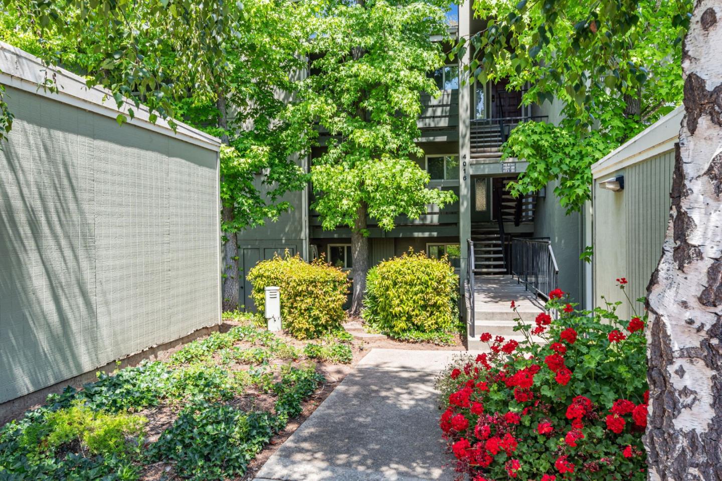 4016 Farm Hill BLVD 207