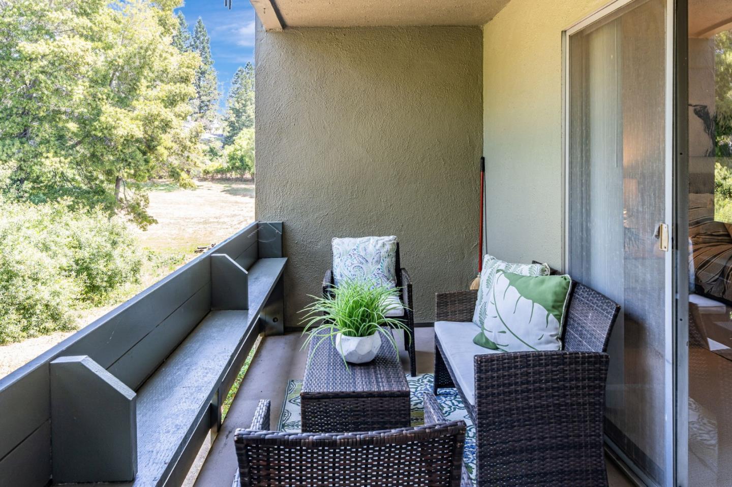 4016 Farm Hill BLVD 207