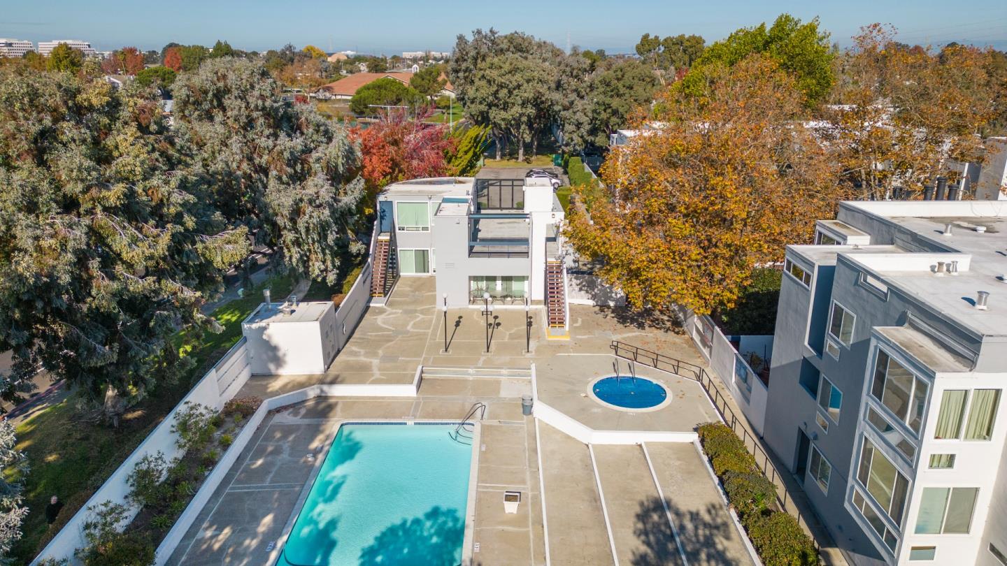 1025 Shell Boulevard 7