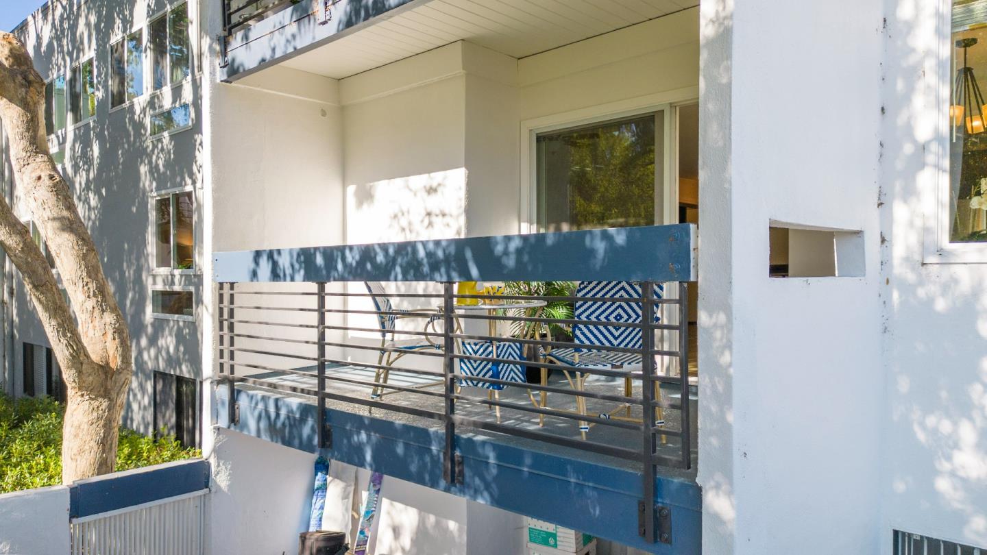 1025 Shell Boulevard 7