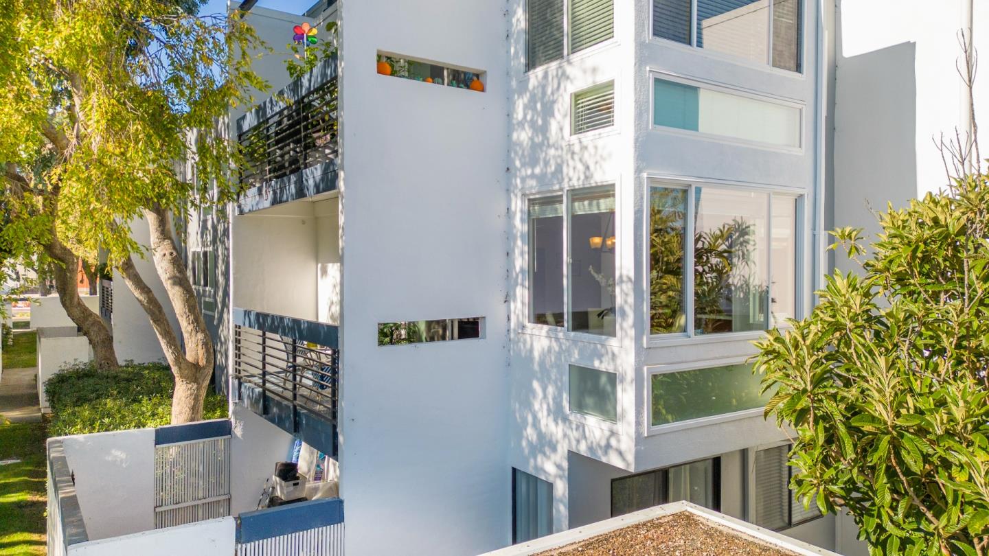 1025 Shell Boulevard 7