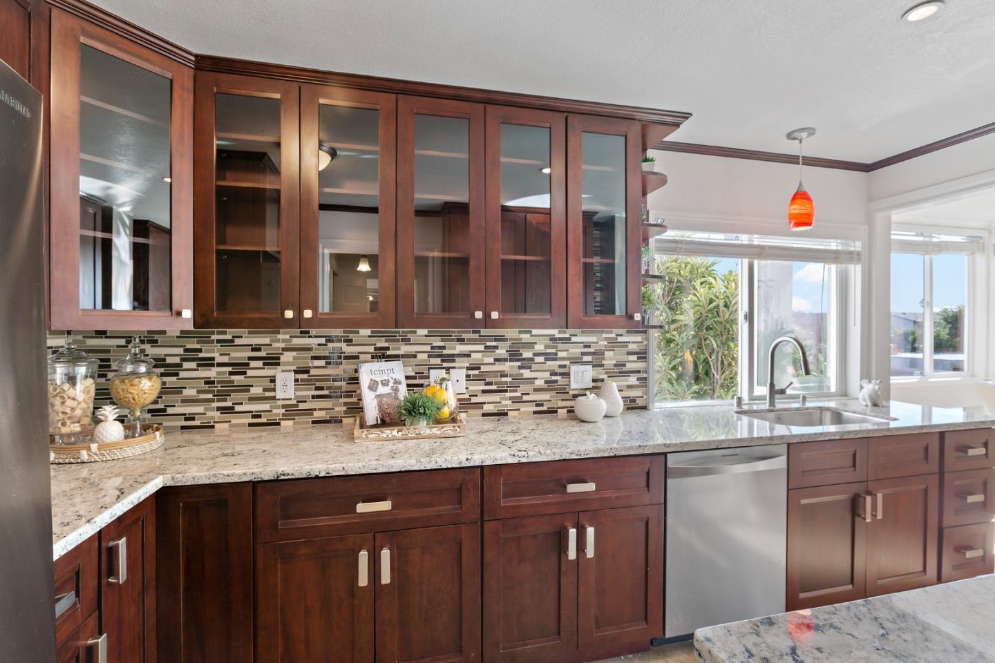 1025 Shell Boulevard 7