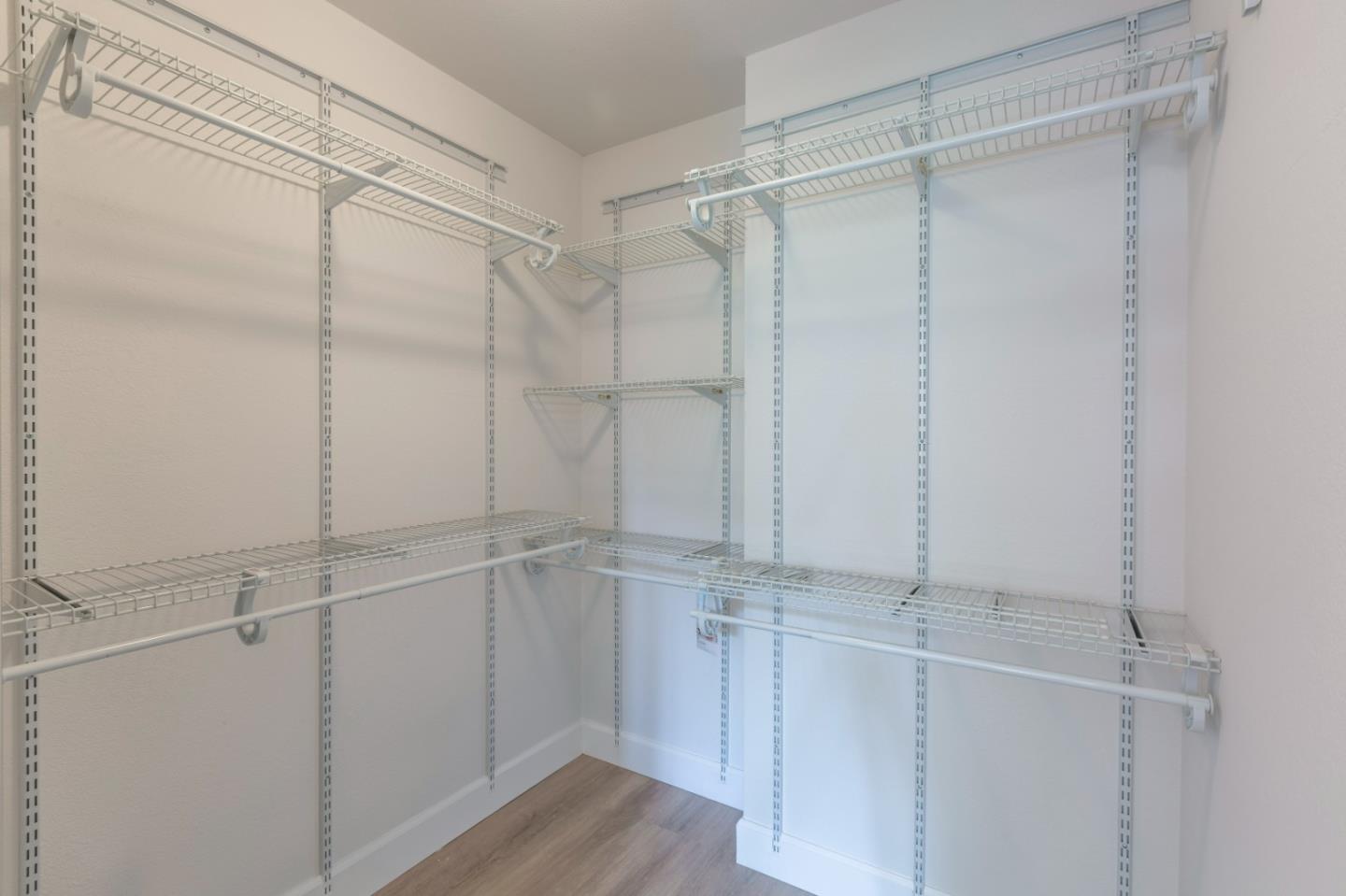 1025 Shell Boulevard 7