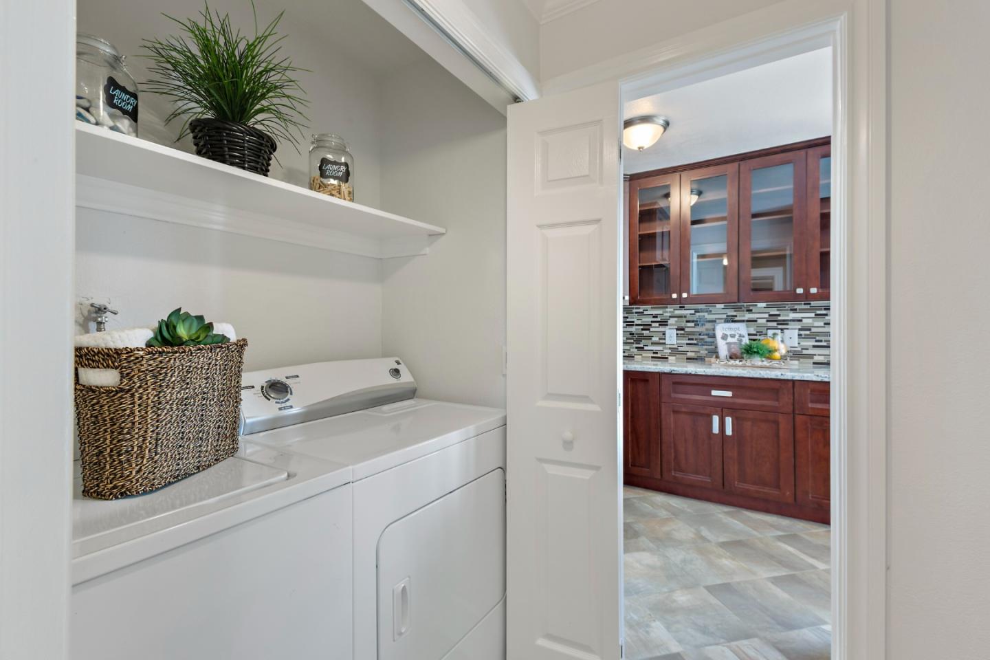 1025 Shell Boulevard 7