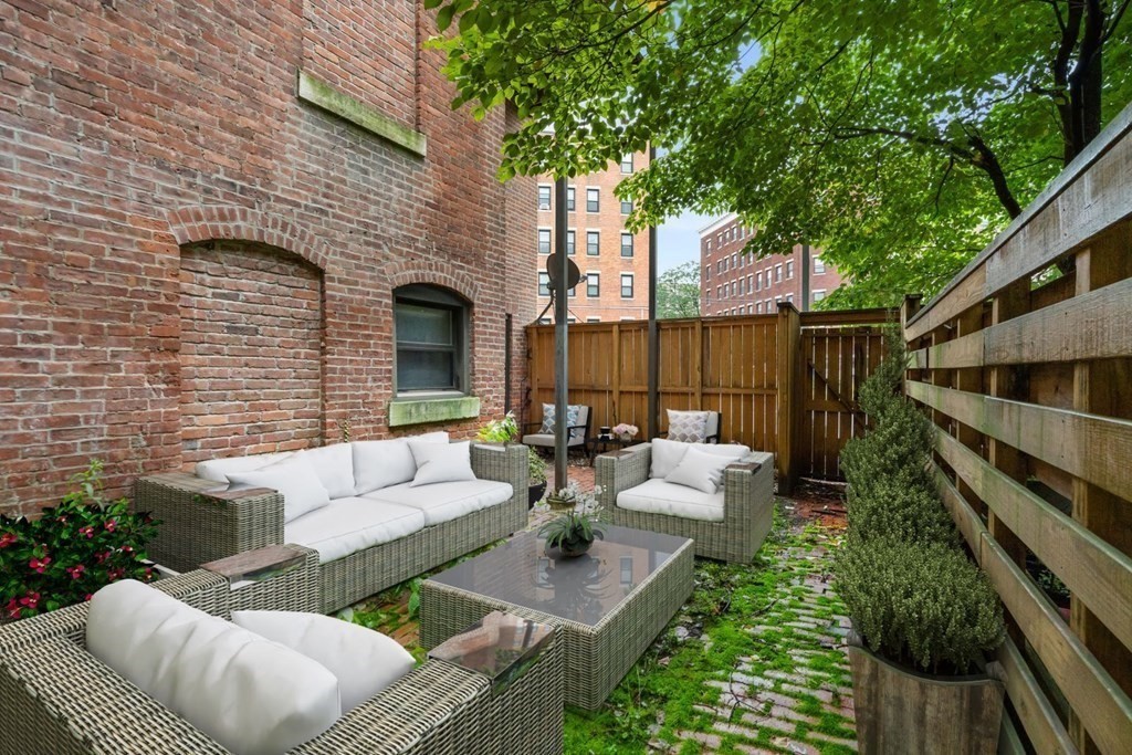 84 Gainsborough St # 5W