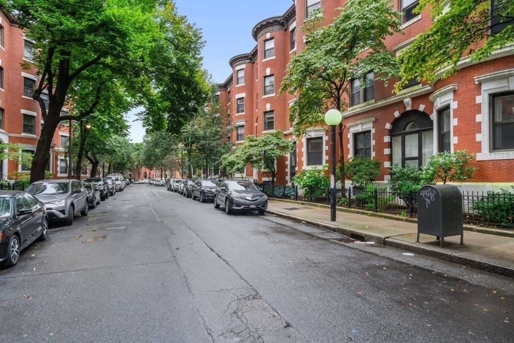 84 Gainsborough St # 5W