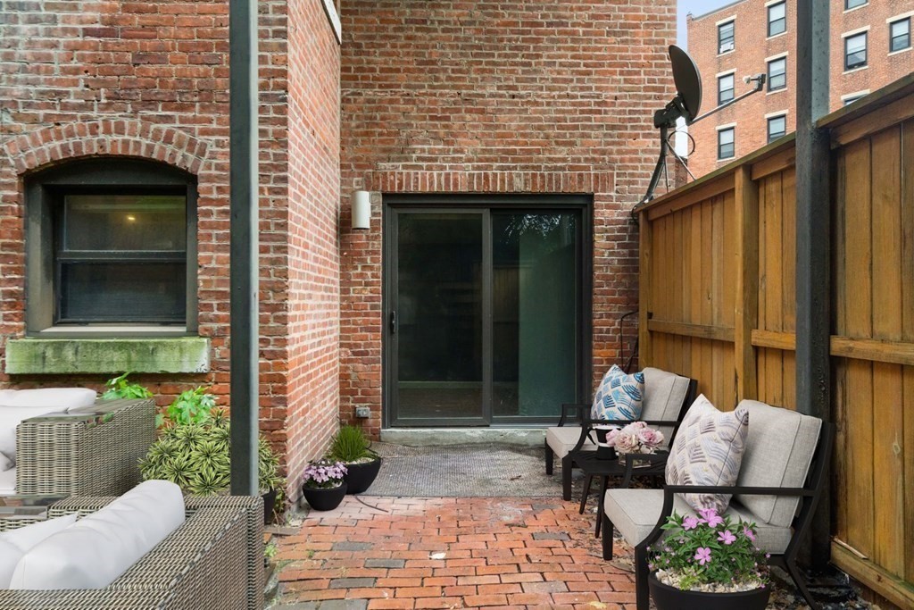 84 Gainsborough St # 5W