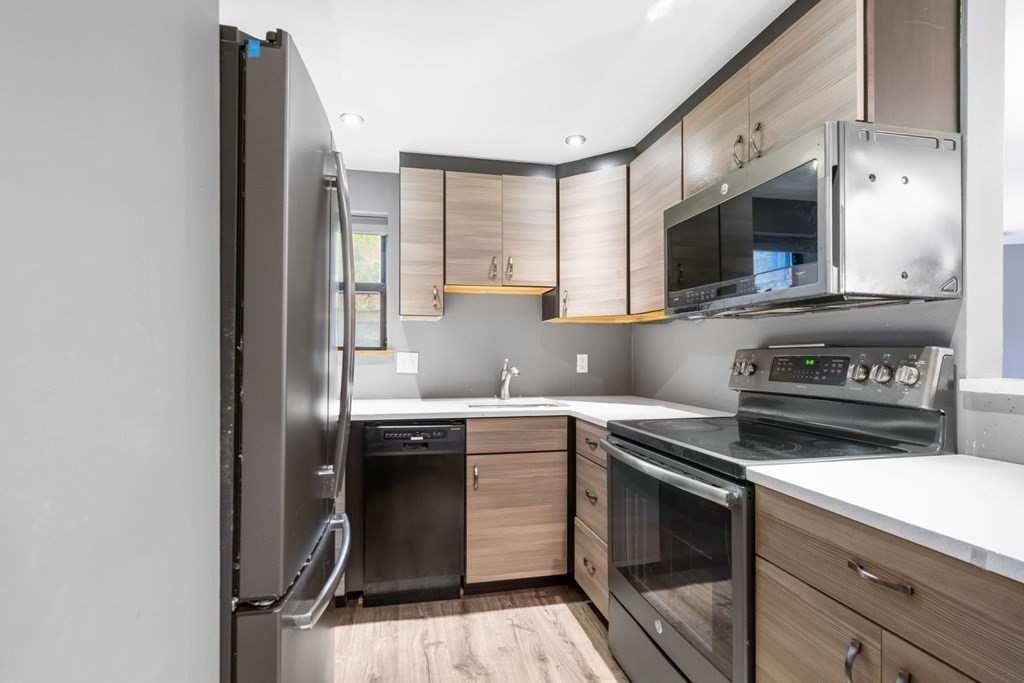 84 Gainsborough St # 5W