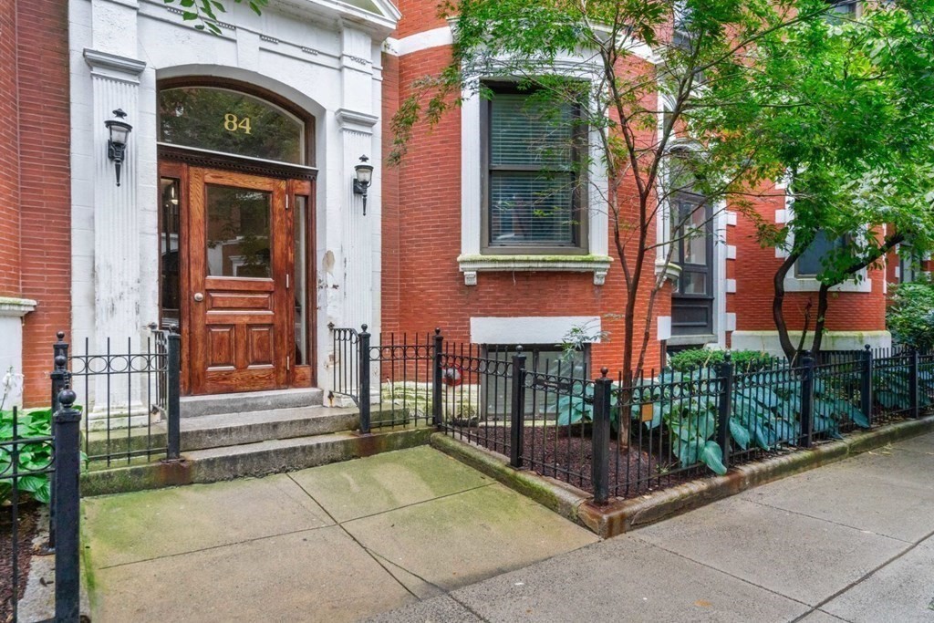 84 Gainsborough St # 5W