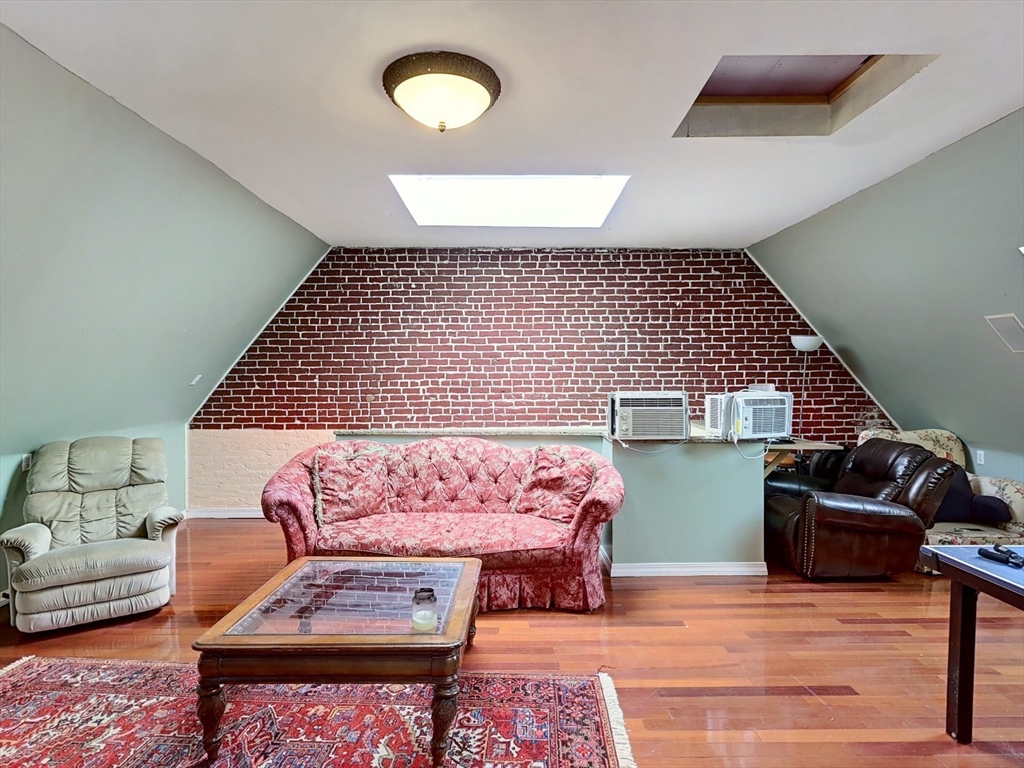 1400 Beacon St. # 4
