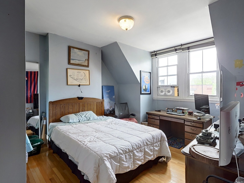 1400 Beacon St. # 4