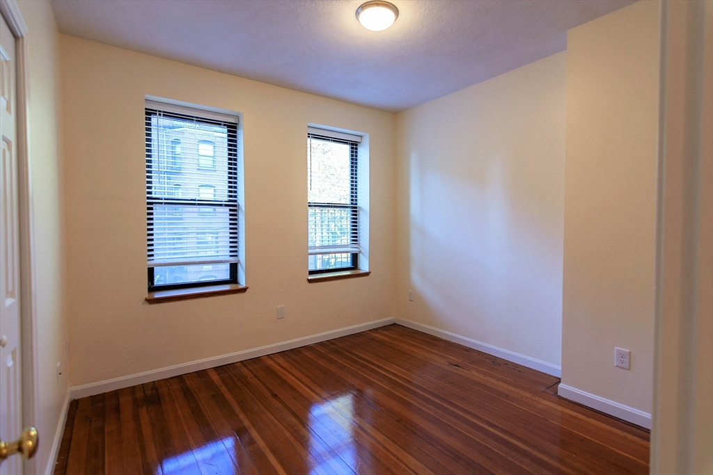59 Hemenway St # 3