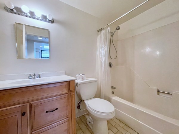 102 Gainsborough # 406E