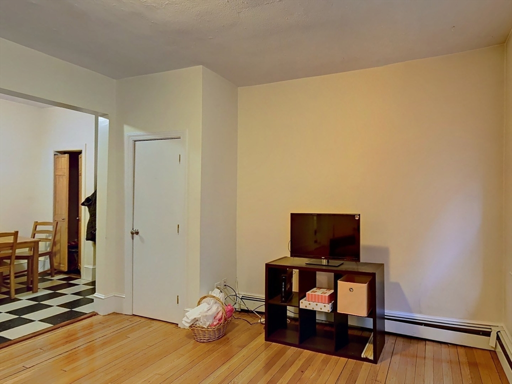 11 Aberdeen St. # 4