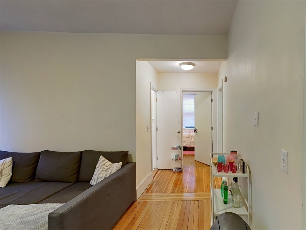 11 Aberdeen St. # 4