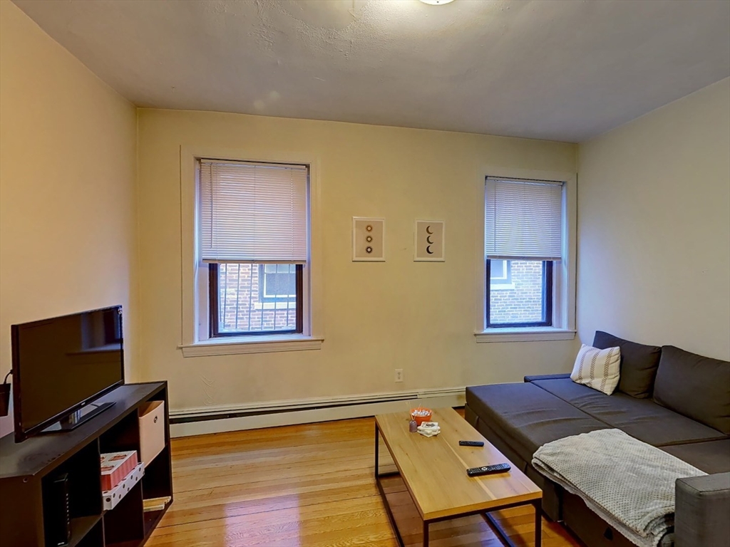 11 Aberdeen St. # 4