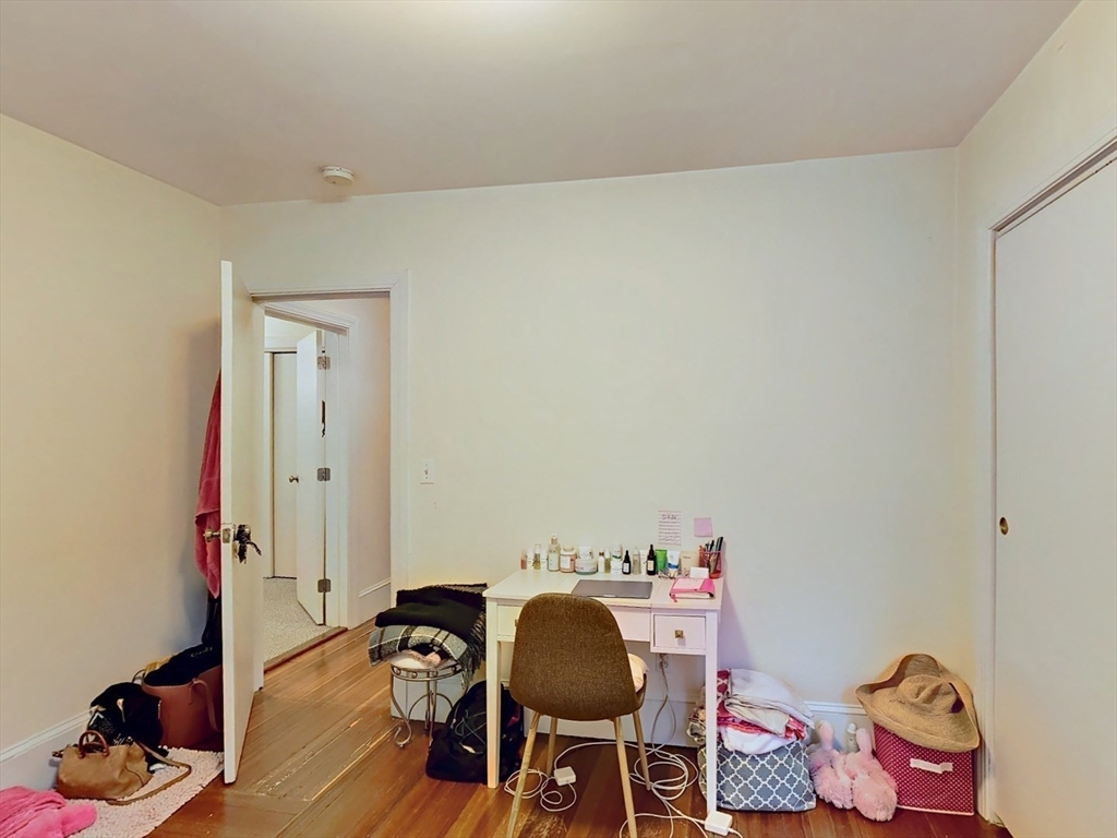 11 Aberdeen St. # 4