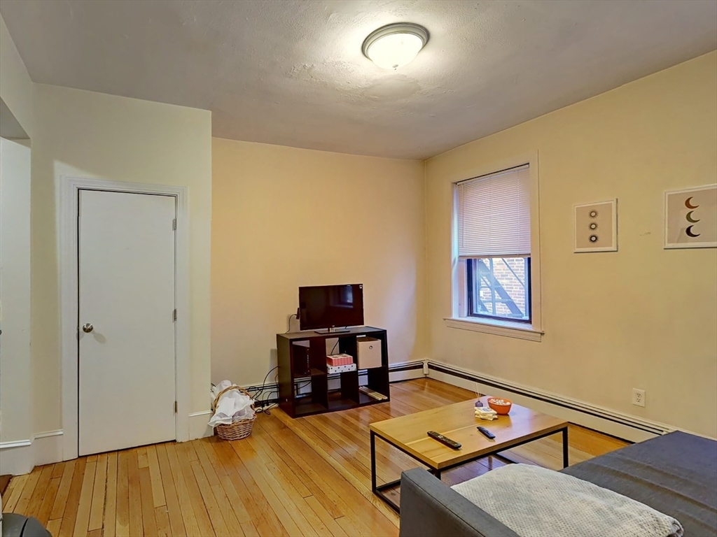 11 Aberdeen St. # 4