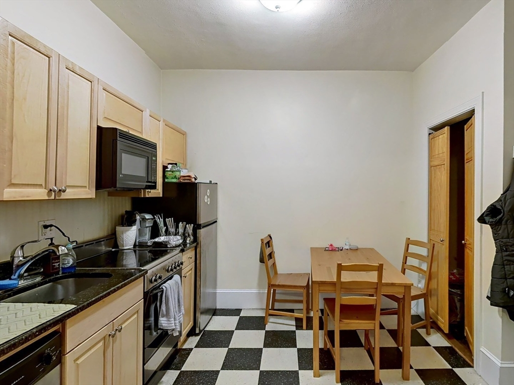 11 Aberdeen St. # 4
