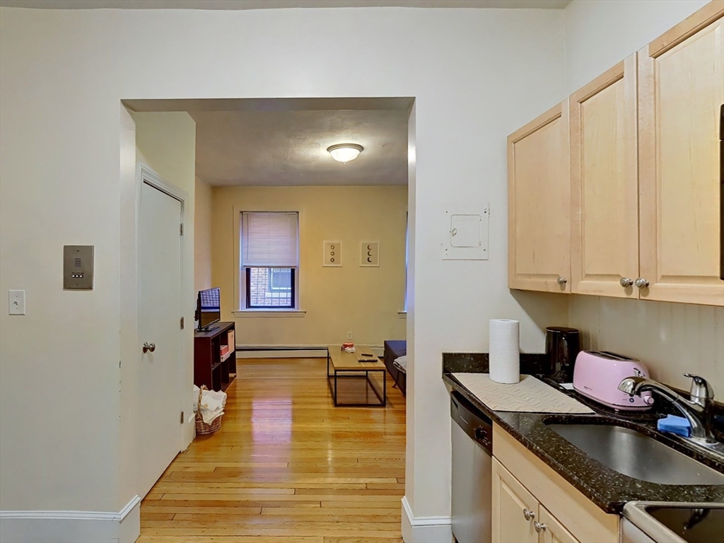 11 Aberdeen St. # 4