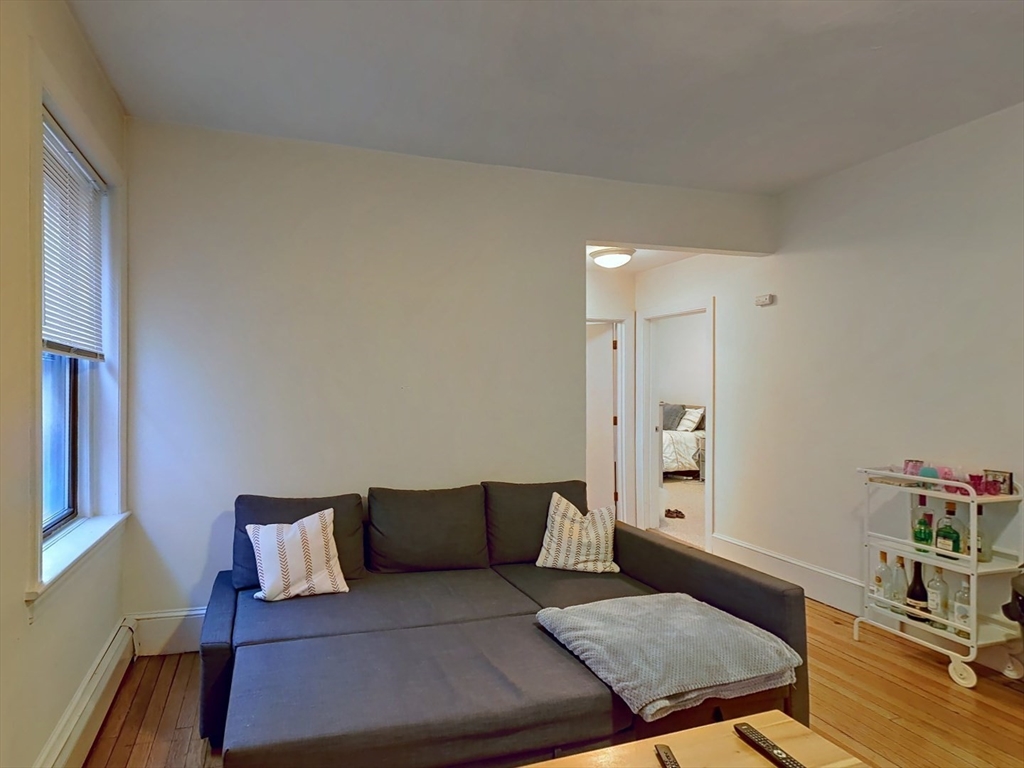 11 Aberdeen St. # 4