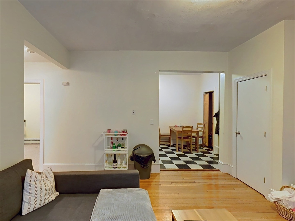 11 Aberdeen St. # 4