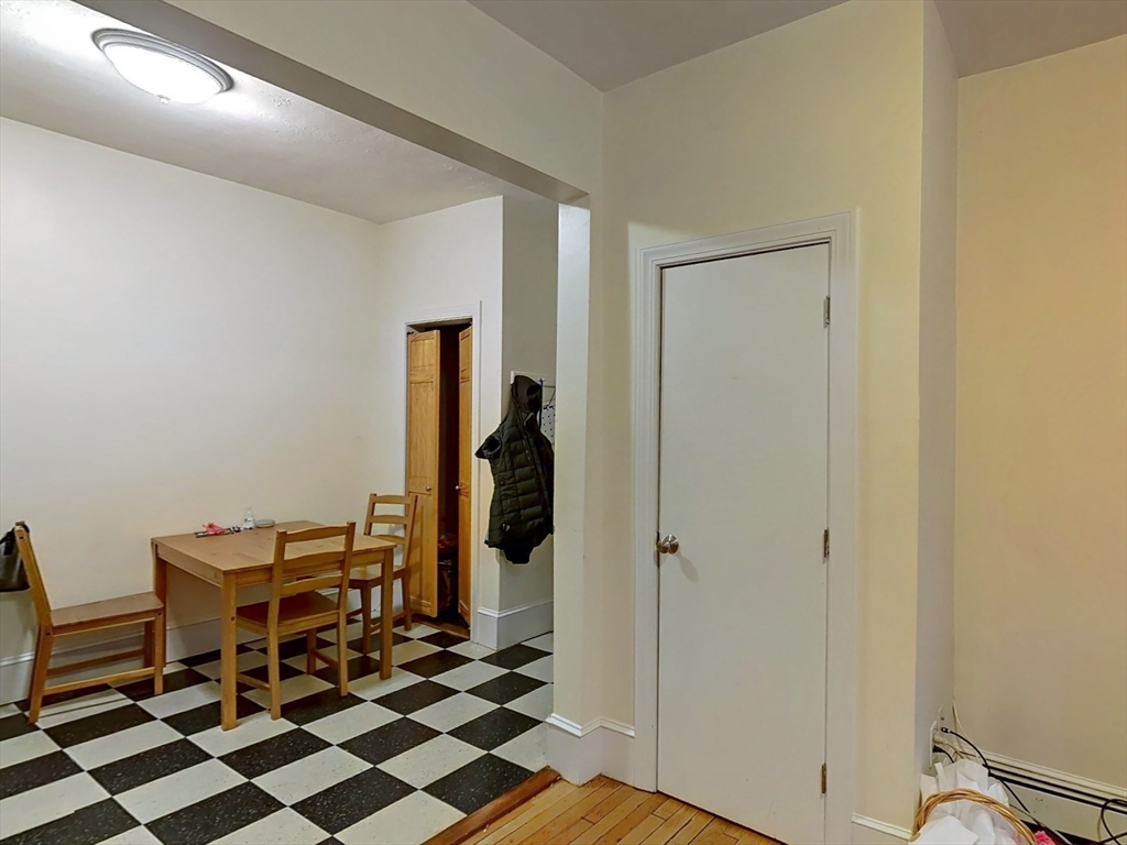 11 Aberdeen St. # 4