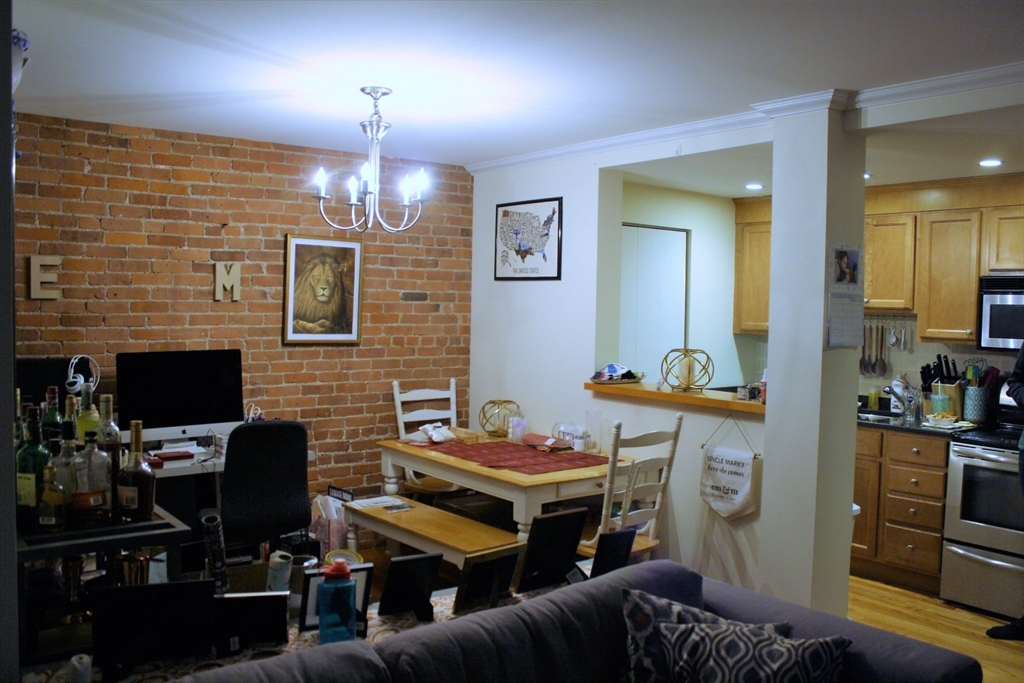 78 Gainsborough Street # 303E