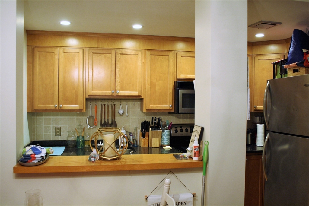 78 Gainsborough Street # 303E